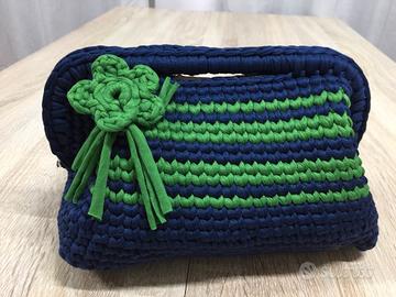 Borsa realizzata all'uncinetto interamente a mano