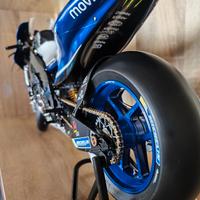 moto Valentino rossi 1/4