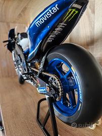 moto Valentino rossi 1/4