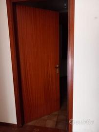 5 porte marroni misure circa 83 x 215 cm