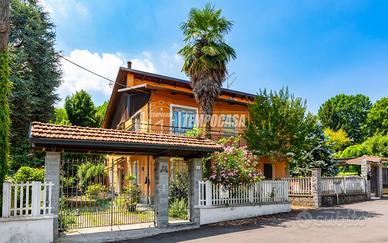 PORZIONE DI BIFAMILIARE CON TERRAZZO E GIARDINO PR