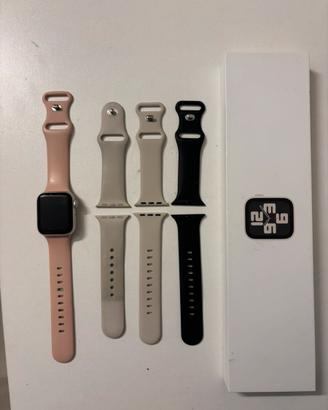 Apple watch SE cassa da 40mm con tre conturini
