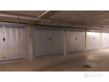 Box auto a Cormano, zona stazione ferroviaria