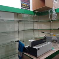 scaffalatura metallica a ripiani