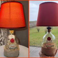 Lampada realizzata con bottiglie