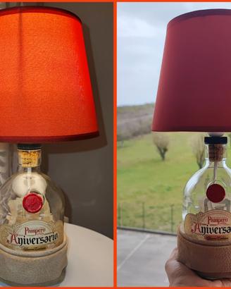 Lampada realizzata con bottiglie