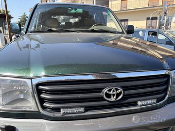 Toyota HDJ 100 Land Cruiser