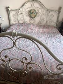 Letto matrimoniale in ferro battuto