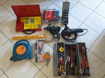 ATTREZZATURA VARIA COME DA FOTO IN STOCK
