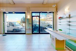 Locale commerciale bilivelli in centro