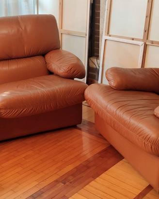 Set divano e poltrona in vera pelle color cognac