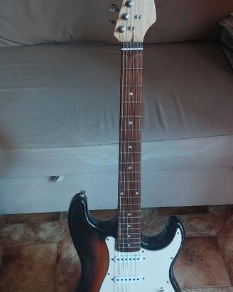 chitarra elettrica tipo Stratocaster Sunburst