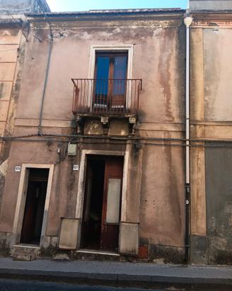 Acireale (Mangano) Intero Palazzetto Indipendente