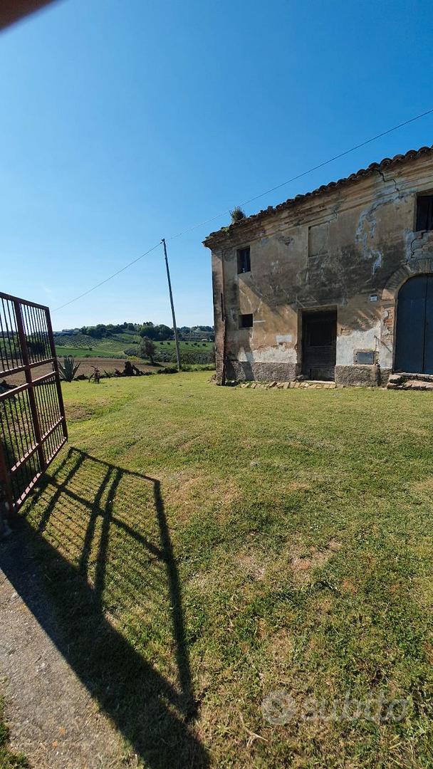 Casale con terreno agricolo - Vista 3