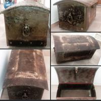 Forziere antico in ferro