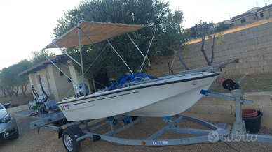 Piccola barchetta da diporto