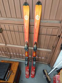 Sci da discesa Atomic con attacco tallone rotto