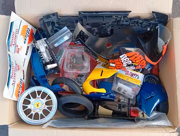 Modellini auto e moto - pezzi di ricambio