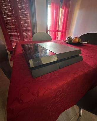 Play station 4 + 7 giochi .