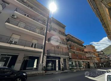 5 LOCALI A BELMONTE MEZZAGNO
