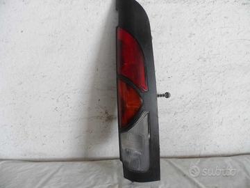 FANALE POSTERIORE DX A LED INTEGRATO NEL PORTELLON