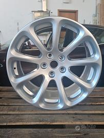 Maserati Quattroruote cerchio ruota post. + gomme