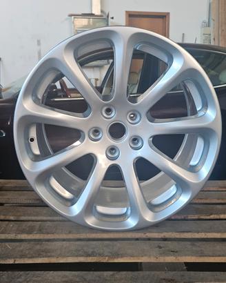 Maserati Quattroruote cerchio ruota post. + gomme