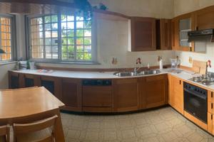 Grande camera luminosa in villa