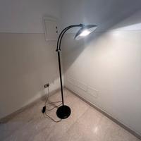 Lampada piantana a terra