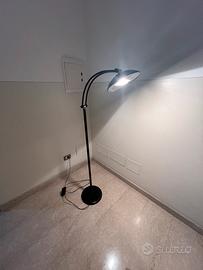 Lampada piantana a terra