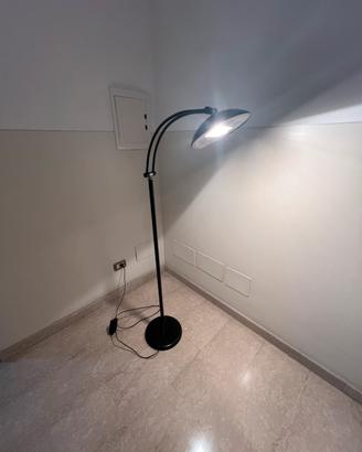 Lampada piantana a terra