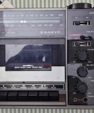 stereo radio cassette Sanyo mod. M9707 F  vintage