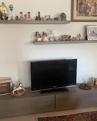Mobili TV con mensole