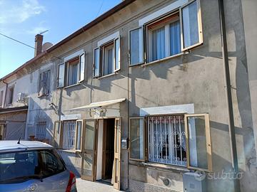 Guarda (fe) porzione terra-cielo