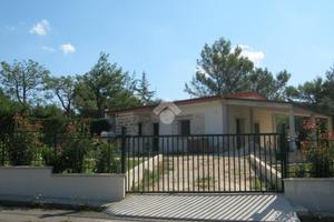 VILLA A SCHIERA D'ANGOLO A CASSANO DELLE MURGE