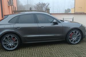 Porsche Macan turbo 