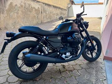 Moto Guzzi V7 Stone 850