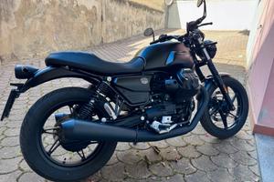 Moto Guzzi V7 Stone 850