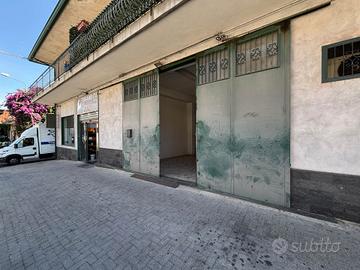 Rif.LA91- magazzino aci sant'antonio