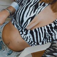 Maglietta corta scollata da donna