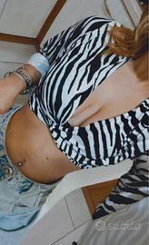 Maglietta corta scollata da donna