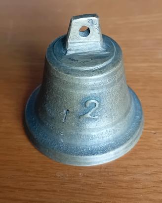 antica campana in bronzo n.2