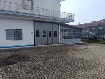 CAPANNONE 300 MQ CON 400 MQ DI PIAZZALE