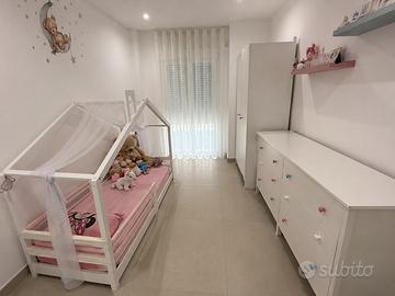 Cameretta bambino Letto a Casetta + Mobili IKEA