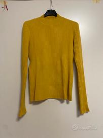 Dolcevita a coste a collo alto