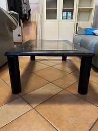 Tavolino da salotto in legno con ripiano in vetro