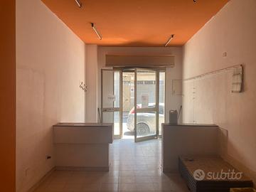 300 locale commerciale