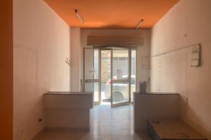 300 locale commerciale
