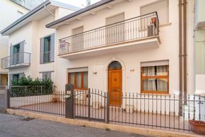 Villa di 148 m² con più di 5 locali a Cattolica