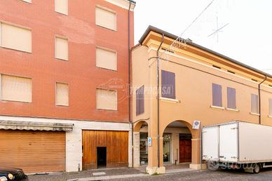 QUADRILOCALE AL TERZO PIANO IN CENTRO PAESE